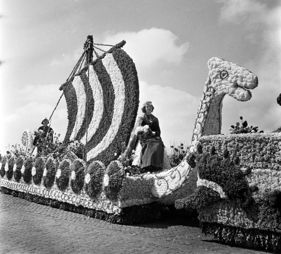 Bloemencorso Melodie in bloemen Bollenstreek, Bestanddeelnr 906-4180