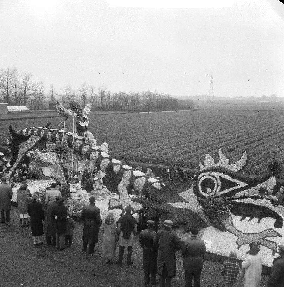 Bloemencorso in de bollenstreek Draak eerste prijs praalwagens, Bestanddeelnr 913-9136