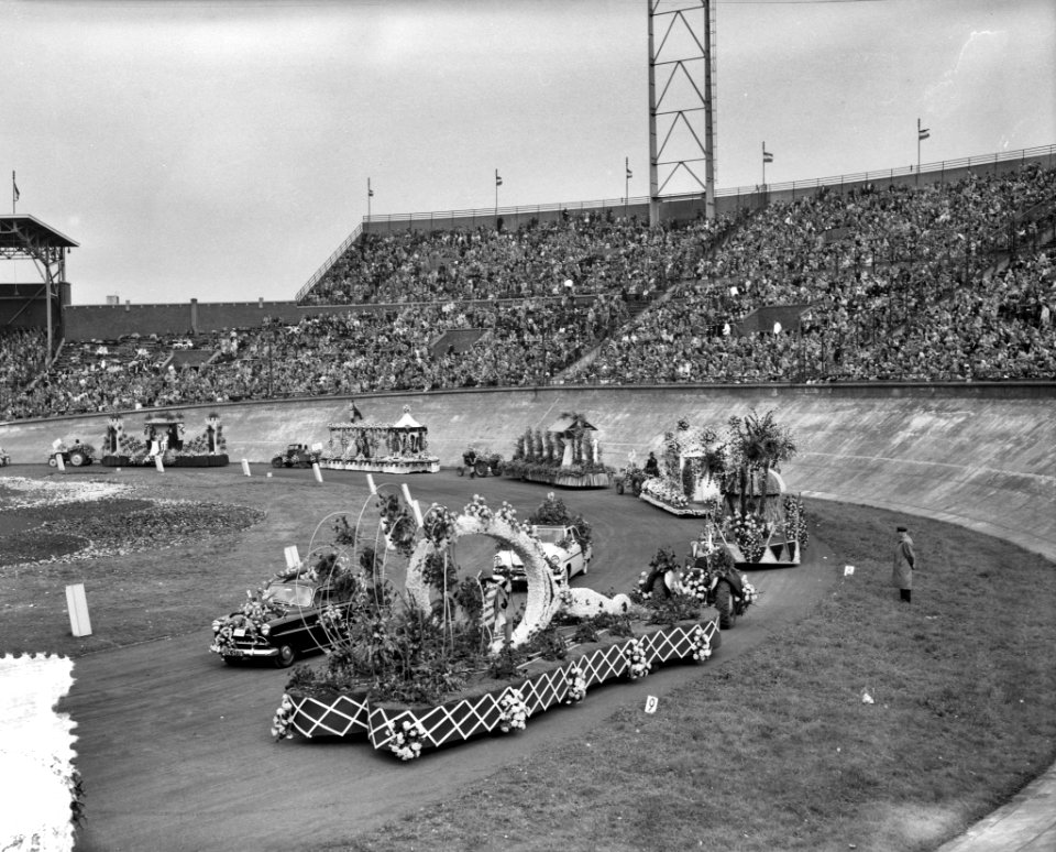 Bloemencorso Amsterdam Olympisch Stadion, Bestanddeelnr 907-9741