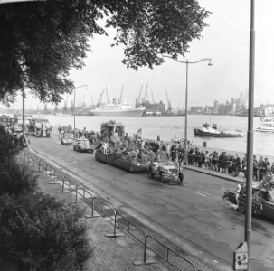 Bloemencorso in Rotterdam als aflsuiting Havenweek 1963, Bestanddeelnr 915-4621