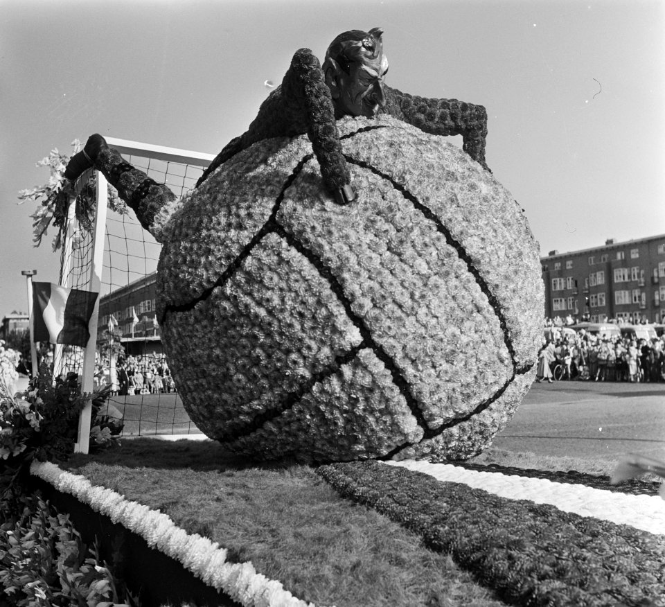 Bloemencorso door Amsterdam, Bestanddeelnr 904-7562