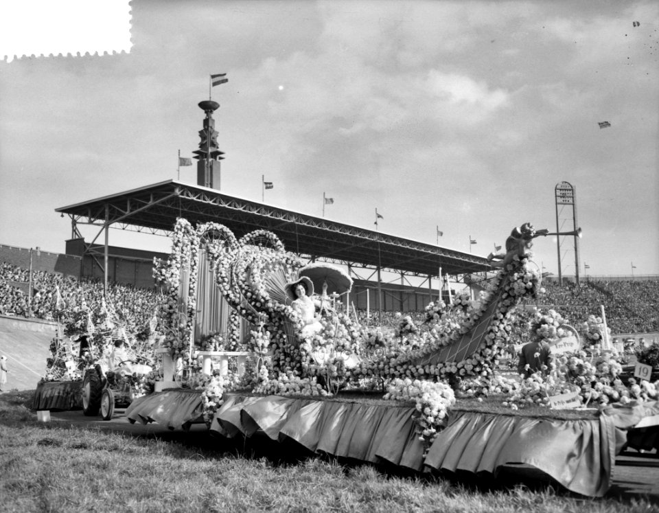 Bloemencorso Amsterdam Olympisch Stadion, Bestanddeelnr 907-9747
