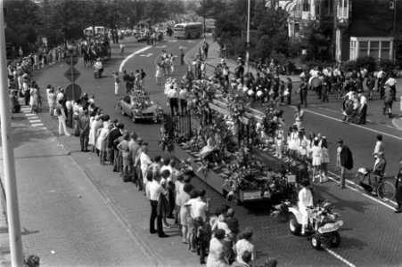 Bloemencorso in teken van Pilgrim Fathers in Leiden, Bestanddeelnr 923-7205