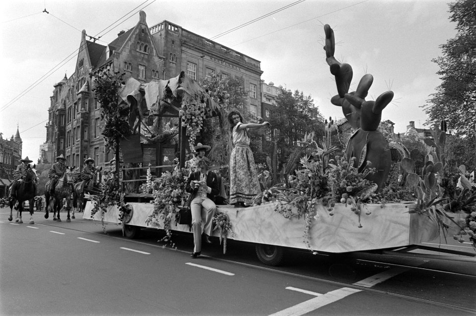 Bloemencorso in Amsterdam, Bestanddeelnr 923-8212