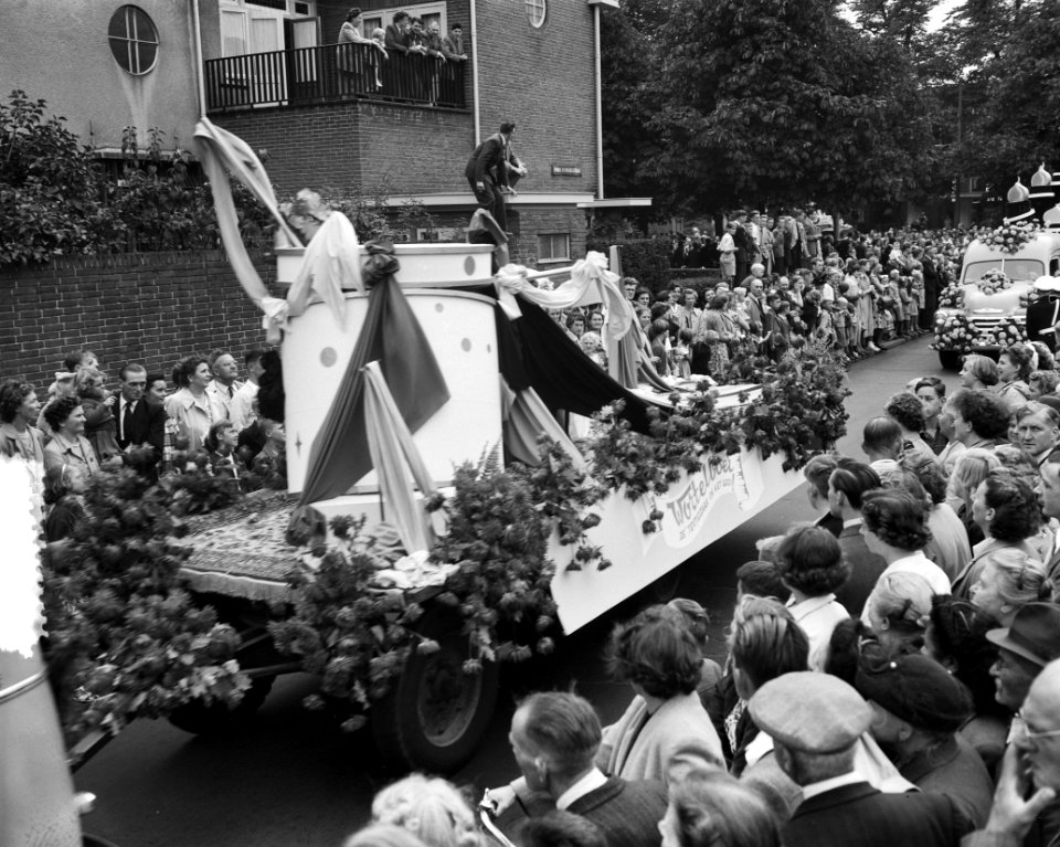Bloemencorso Hilversum, Bestanddeelnr 905-2832