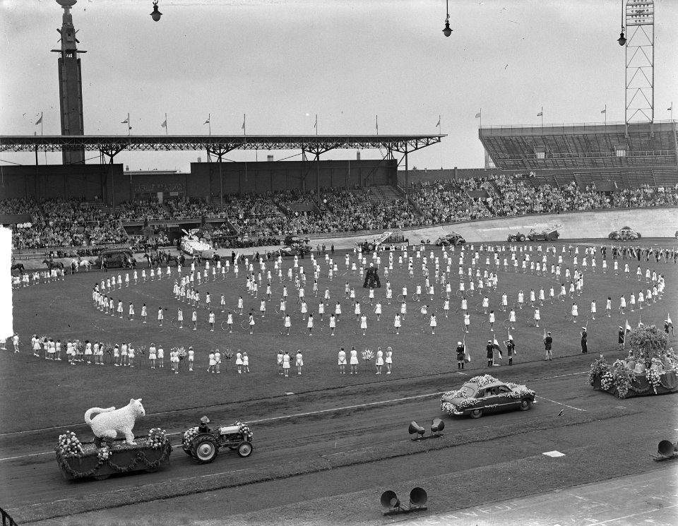 Bloemencorso in Olympisch stadion, Bestanddeelnr 904-1788