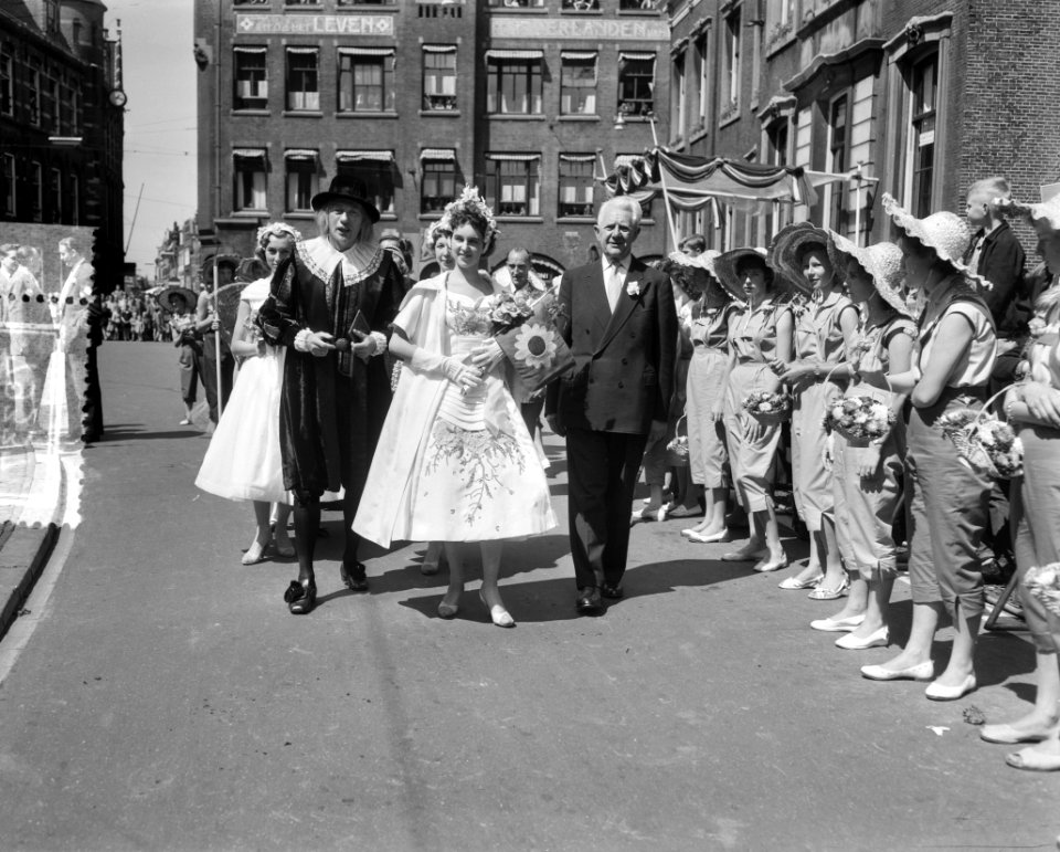 Bloemenkoningin Den Haag tocht door stad, Bestanddeelnr 907-9337