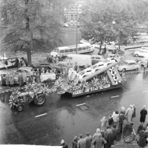 Bloemencorso door Amsterdam, Bestanddeelnr 914-2877