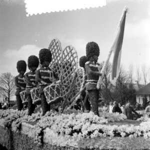 Bloemencorso Melodie in bloemen Bollenstreek, Bestanddeelnr 906-4178 photo