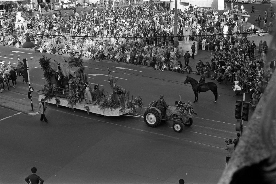 Bloemencorso in Amsterdam, Bestanddeelnr 923-8211