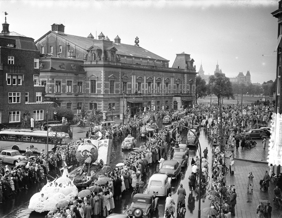 Bloemencorso Stadion Amsterdam voor Concertgebouw, Bestanddeelnr 905-2965