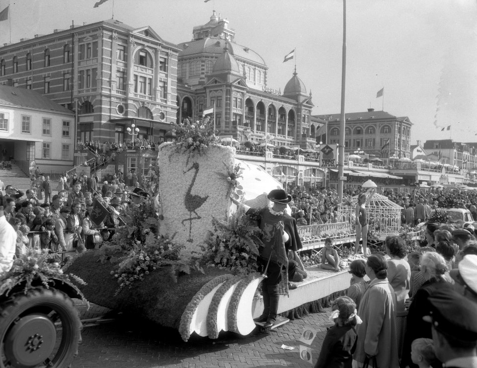 Bloemencorso Scheveningen, plaatjes op Boulevard, Bestanddeelnr 906-6642