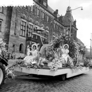 Bloemencorso in Rotterdam, Bestanddeelnr 912-8494 photo