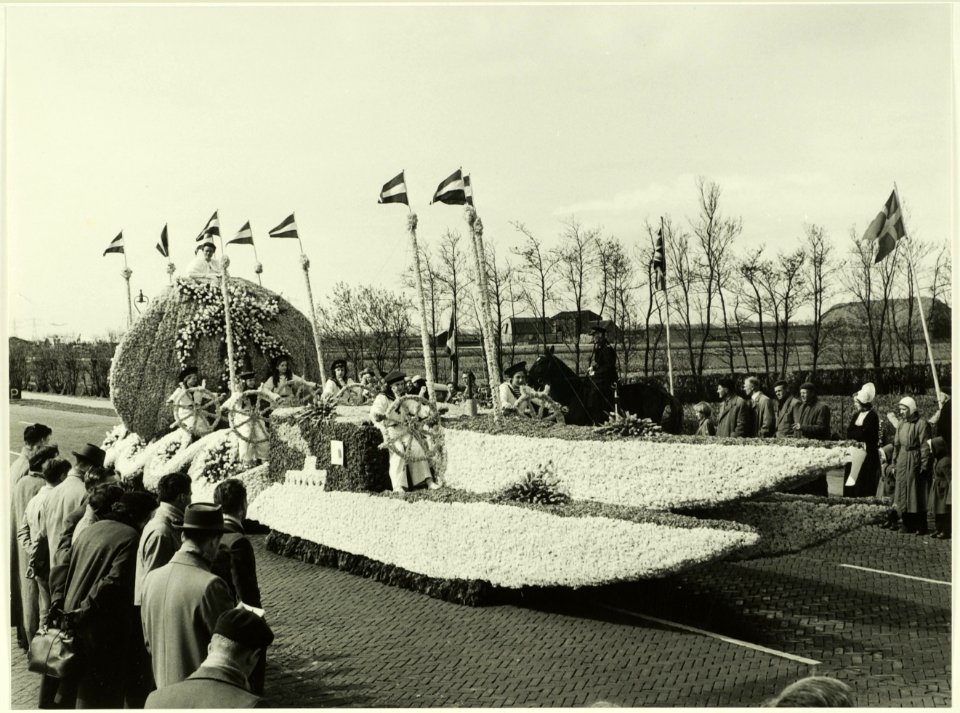 Bloemencorso Bollenstreek, NL-HlmNHA 5400465218 photo