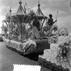 Bloemencorso Melodie in bloemen Bollenstreek, Bestanddeelnr 906-4181