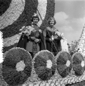 Bloemencorso Melodie in bloemen Bollenstreek, Bestanddeelnr 906-4177