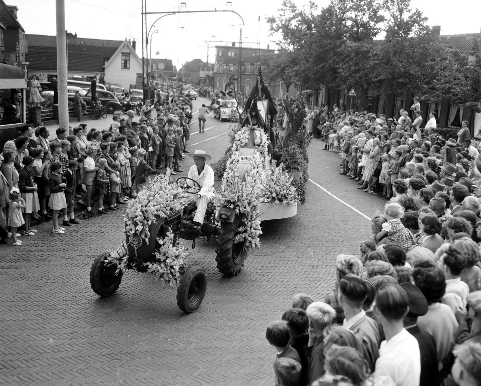 Bloemencorso Rijnsburg en Leiden Doorkomst te Rijnsburg, Bestanddeelnr 907-9228