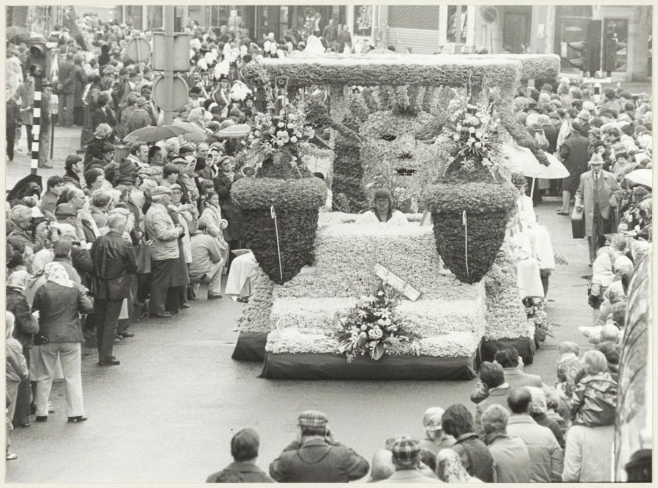 Bloemencorso op het Houtplein