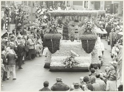 Bloemencorso op het Houtplein