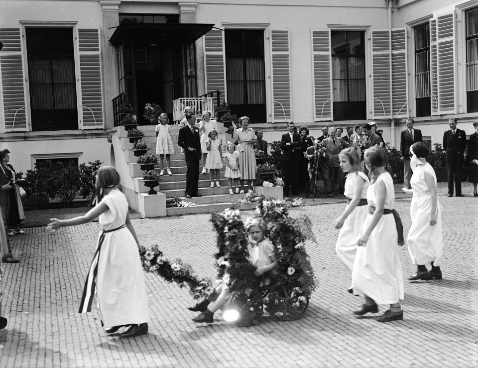Bloemencorso ter ere van 9e verjaardag van prinses Irene, Bestanddeelnr 902-8935