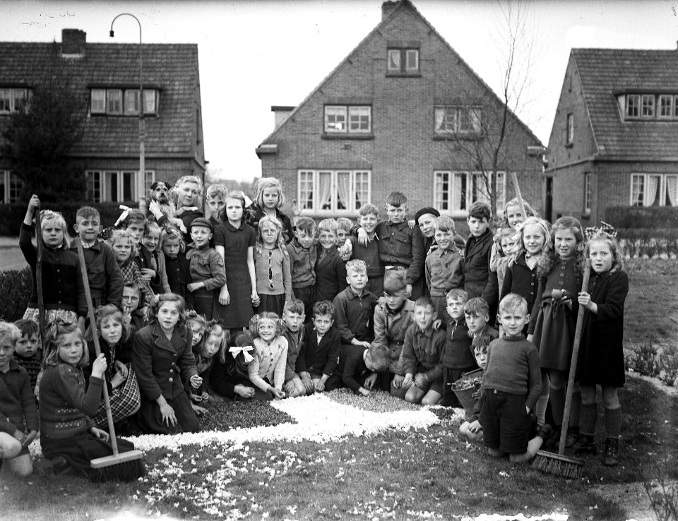 BLOEMENCORSO, Kinderen, Voorbereidingen, Bloemencorso, Bestanddeelnr 902-6900