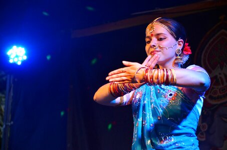 Concert blue belly dance