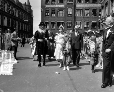 Bloemenkoningin Den Haag tocht door stad, Bestanddeelnr 907-9335