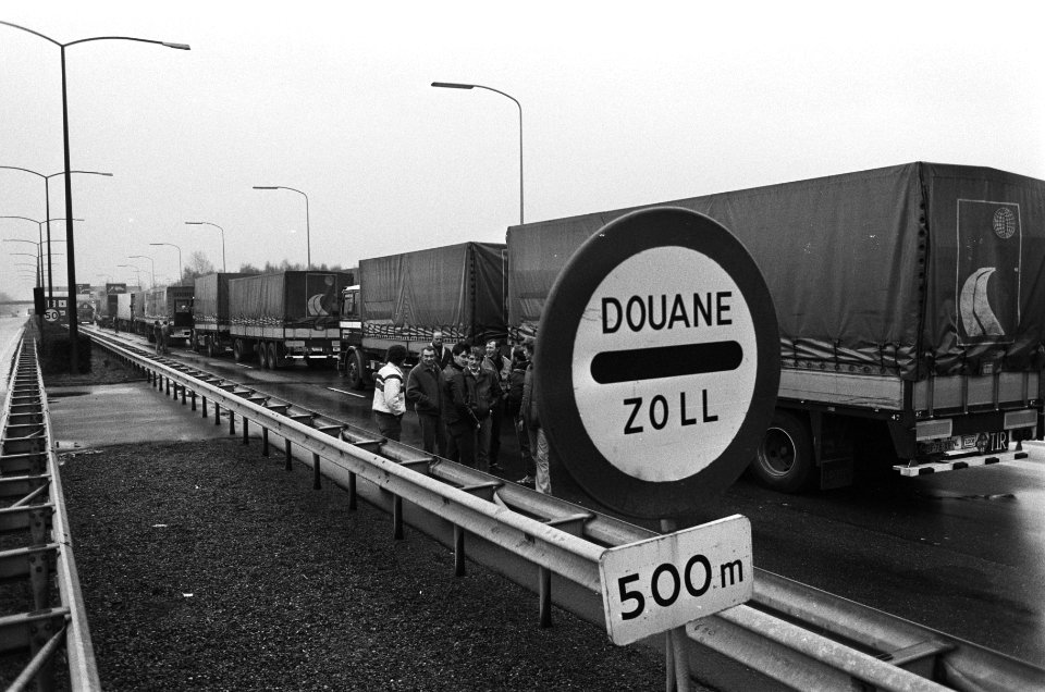 Blokkade-acties van vrachtwagenchauffeurs om de CAO-eisen kracht bij te zetten…, Bestanddeelnr 933-5147