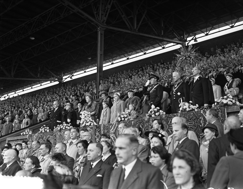 Bloemenfeest in Stadion, Bestanddeelnr 905-9499
