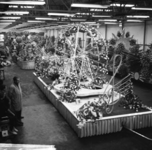 Bloemencorso, een van de pronkstukken het Euratom , uitgevoerd in bloemen, Bestanddeelnr 918-1389