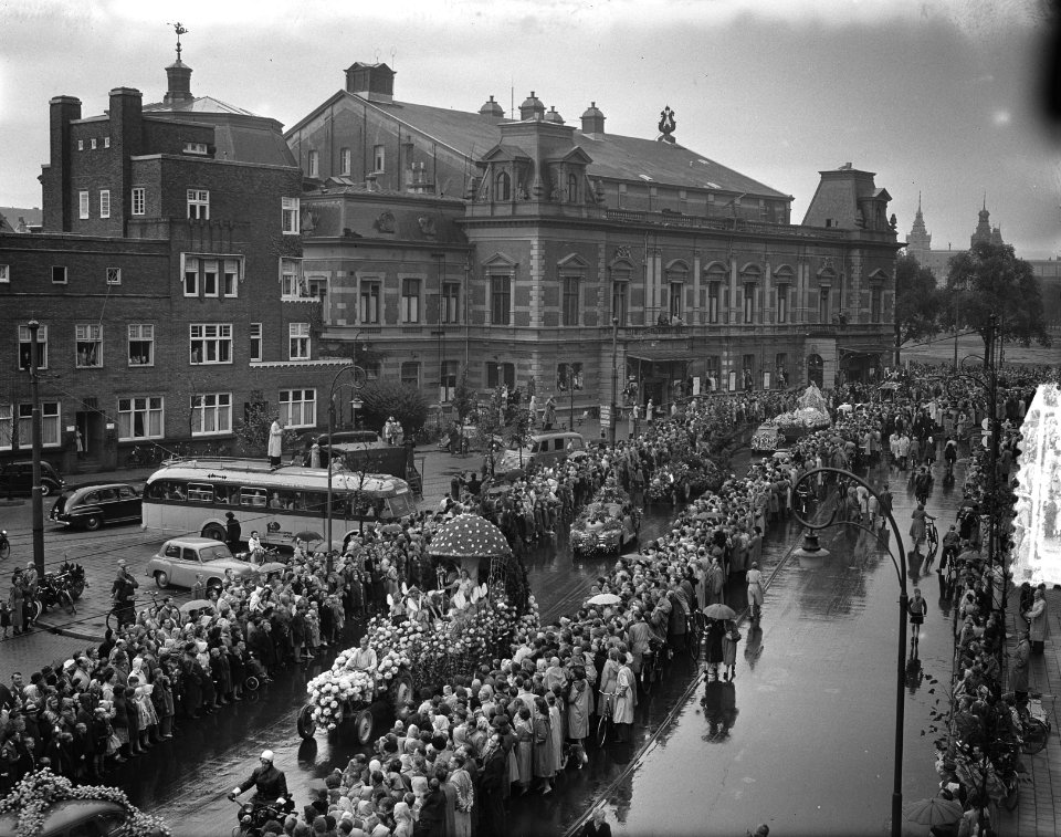 Bloemencorso Stadion Amsterdam voor Concertgebouw, Bestanddeelnr 905-2966