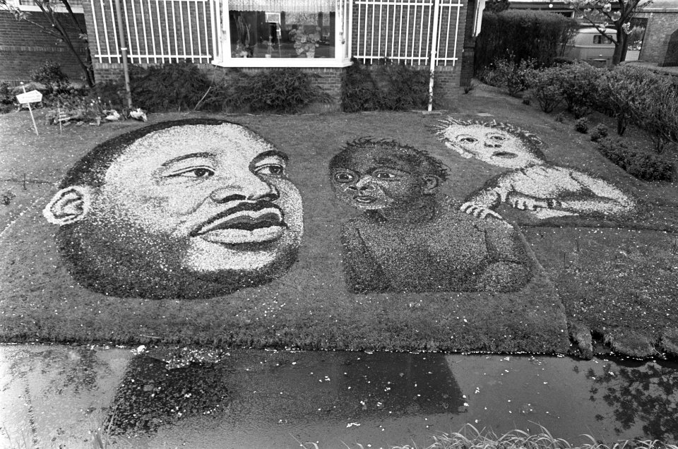 Bloemenmozaiek van dr. Maarten Luther King, Bestanddeelnr 919-1327