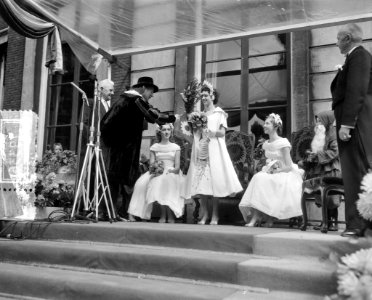 Bloemenkoningin Den Haag tocht door stad, Bestanddeelnr 907-9336
