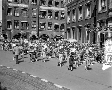 Bloemenkoningin Den Haag tocht door stad, Bestanddeelnr 907-9333
