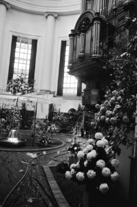 Bloemen voor Amsterdam-700 in Ronde Lutherse kerk in Amsterdam, Bestanddeelnr 928-2776