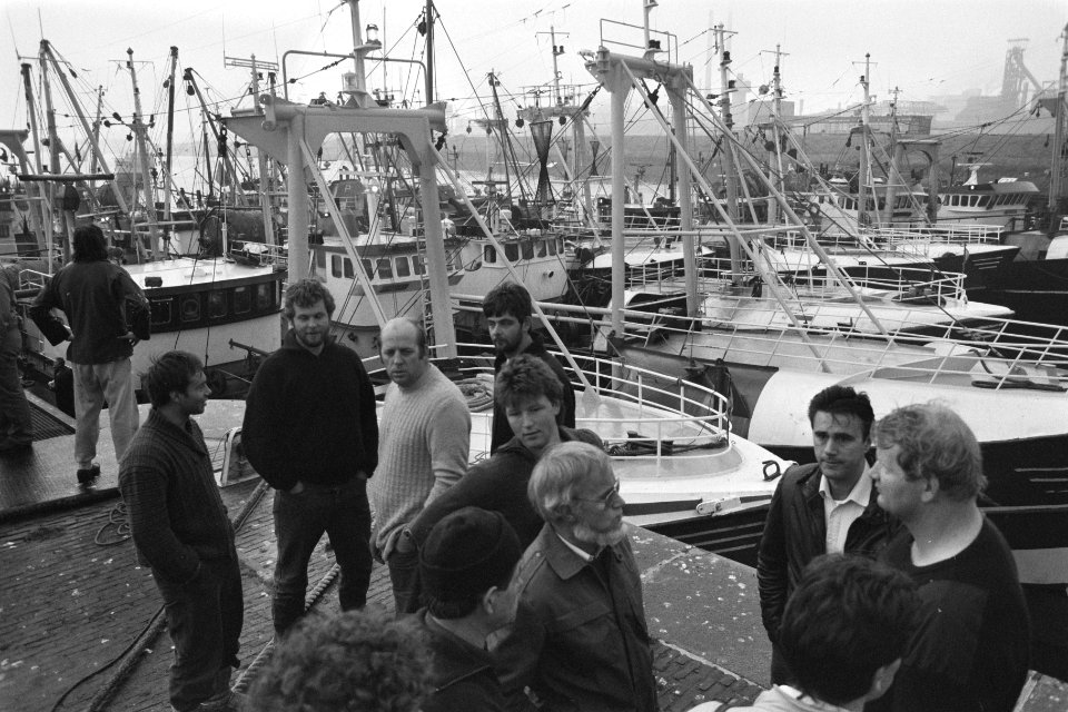 Blokkade vissers in IJmuiden na in beslagname bijvangst kabeljauw, Bestanddeelnr 934-1160