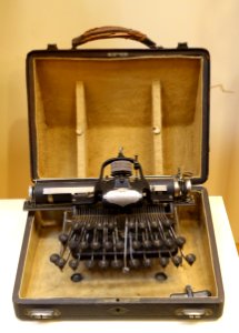 Blickensderfer No. 5 Portable Typewriter, 1889, made by Blickensdorf Manufacturing Company - Museum of Science and Industry (Chicago) - DSC06623
