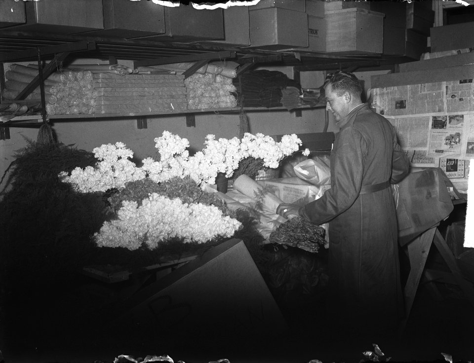 Bloemen voor huwelijk Sjah van Perzie, Bestanddeelnr 904-4274