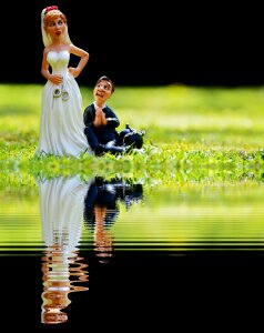 Bank mirroring water