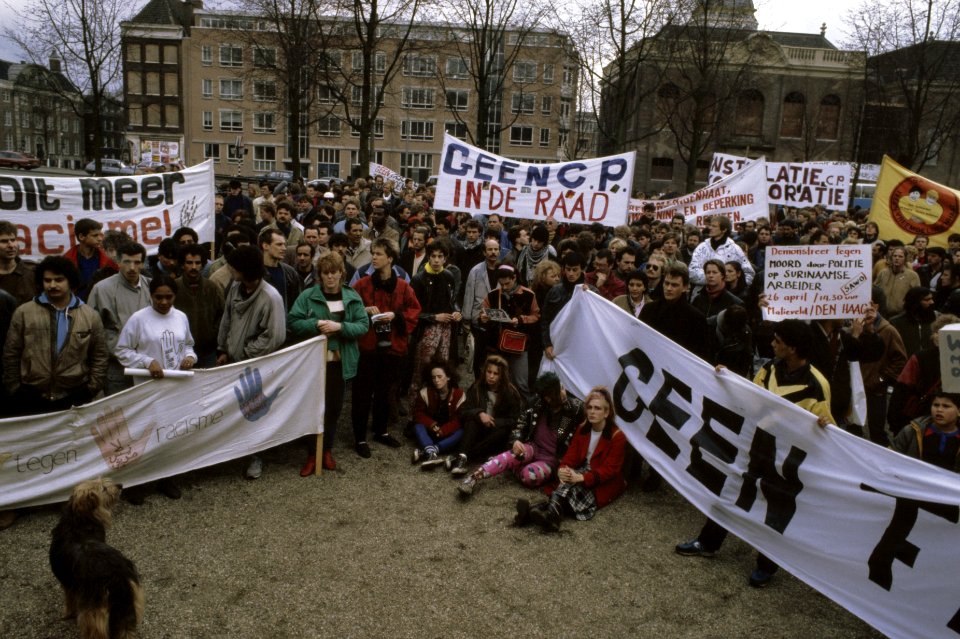 Blokkade Amsterdams stadhuis i.v.m. installatie Centrumpartij spandoeken, Bestanddeelnr 253-8957