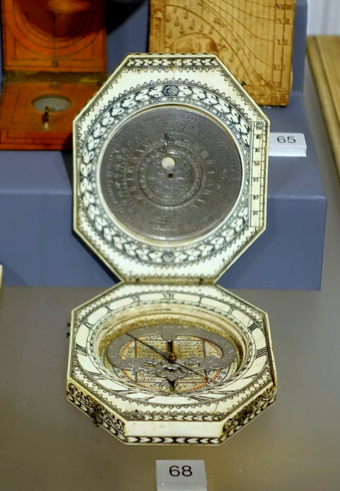 Bloud-type magnetic azumuth sundial, by Charles Bloud, Dieppe, France, c. 1653-1680 - Putnam Gallery - Harvard University - DSC07920