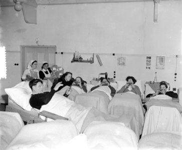 Blaas-Maal mondorgelorkest in Sanatorium Julianaoord Laren, Bestanddeelnr 906-0985