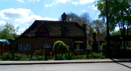 Black Dog Cottage, Hollybush Road, Northgate, Crawley (NHLE Code 1187089) (May 2012) (1)