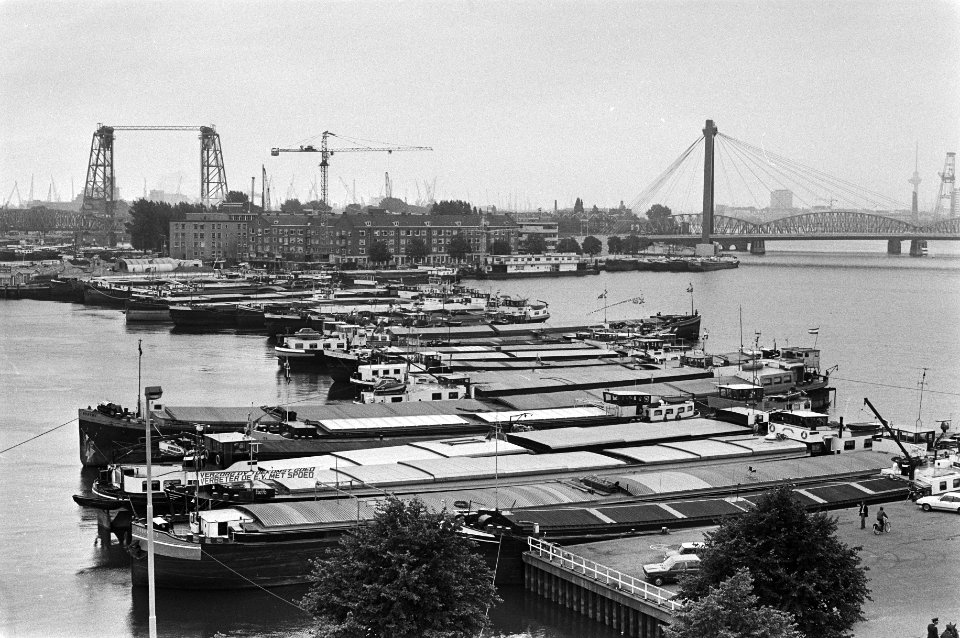 Blokkade in de Maas bij de Willemsbrug in Rotterdam, Bestanddeelnr 931-6191