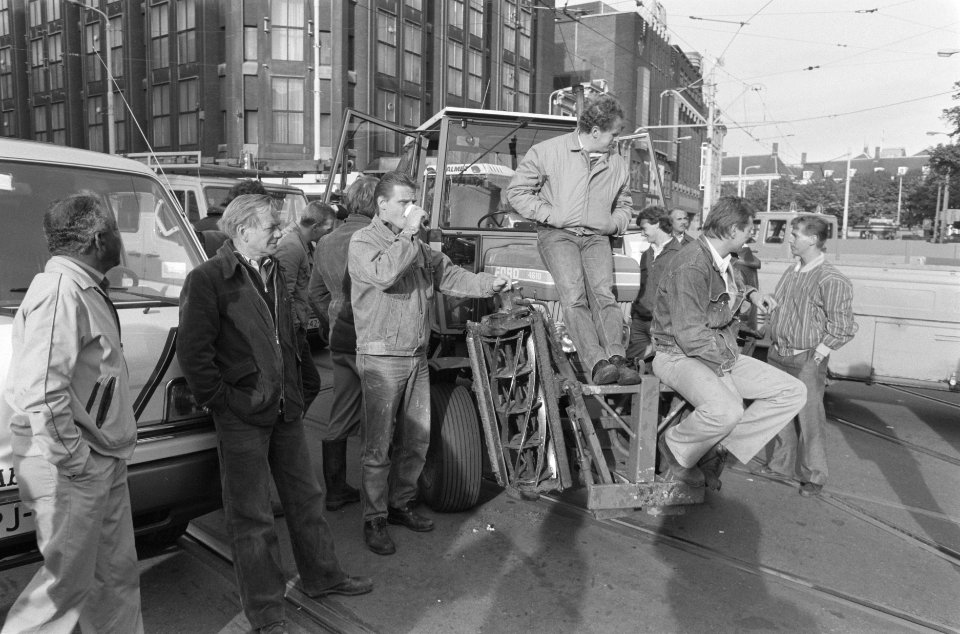 Blokkade door ambtenaren plantsoenendienst in Den Haag, Bestanddeelnr 934-0962