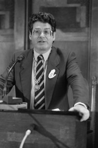 Blokkade Stadhuis Amsterdam i.v.m. installatie Centrumpartijraadslid burgemeest, Bestanddeelnr 933-6416