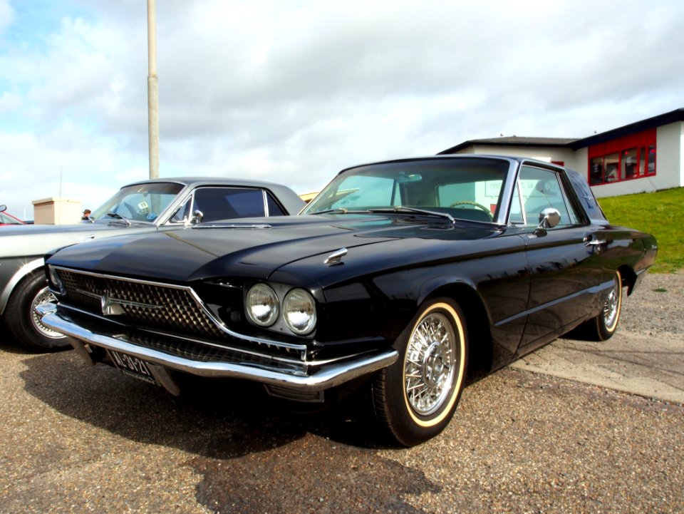 Black 1966 Ford thunderbird pic2
