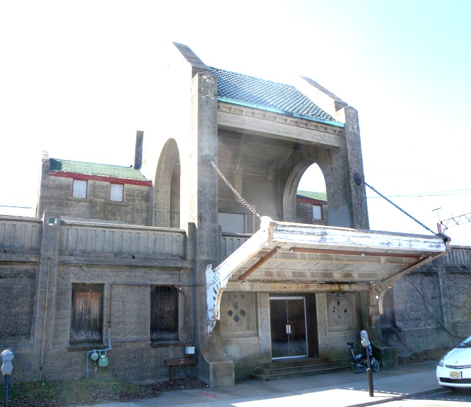 Bloomfield station house jeh
