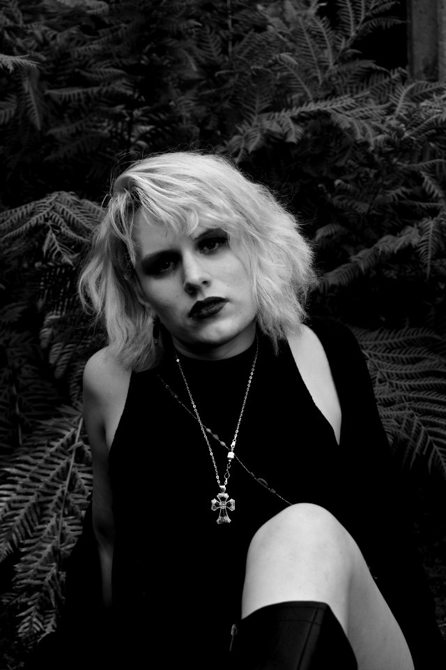 Black and white portrait of Val at the Palace of Fine Arts 002