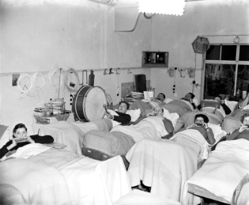 Blaas-Maal mondorgelorkest in Sanatorium Julianaoord Laren, Bestanddeelnr 906-0981